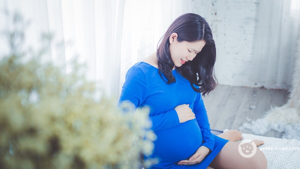 Femme enceinte asiatique