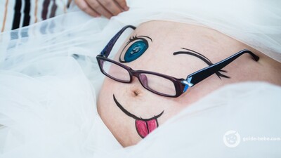 Ventre de maman enceinte